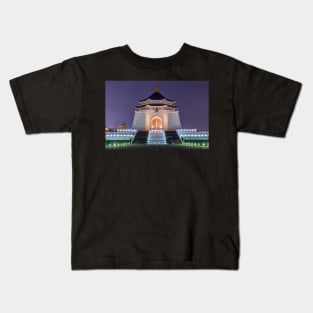 National Chiang Kai-shek Memorial Hall in Taipei, Taiwan Kids T-Shirt